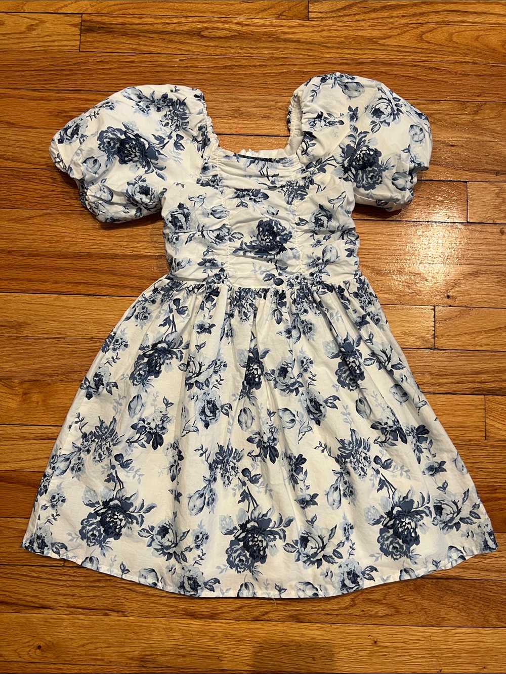 Tahari Girl Cotton Blue & White Floral Dress with Ruching and Puff Sleeves- sz 6